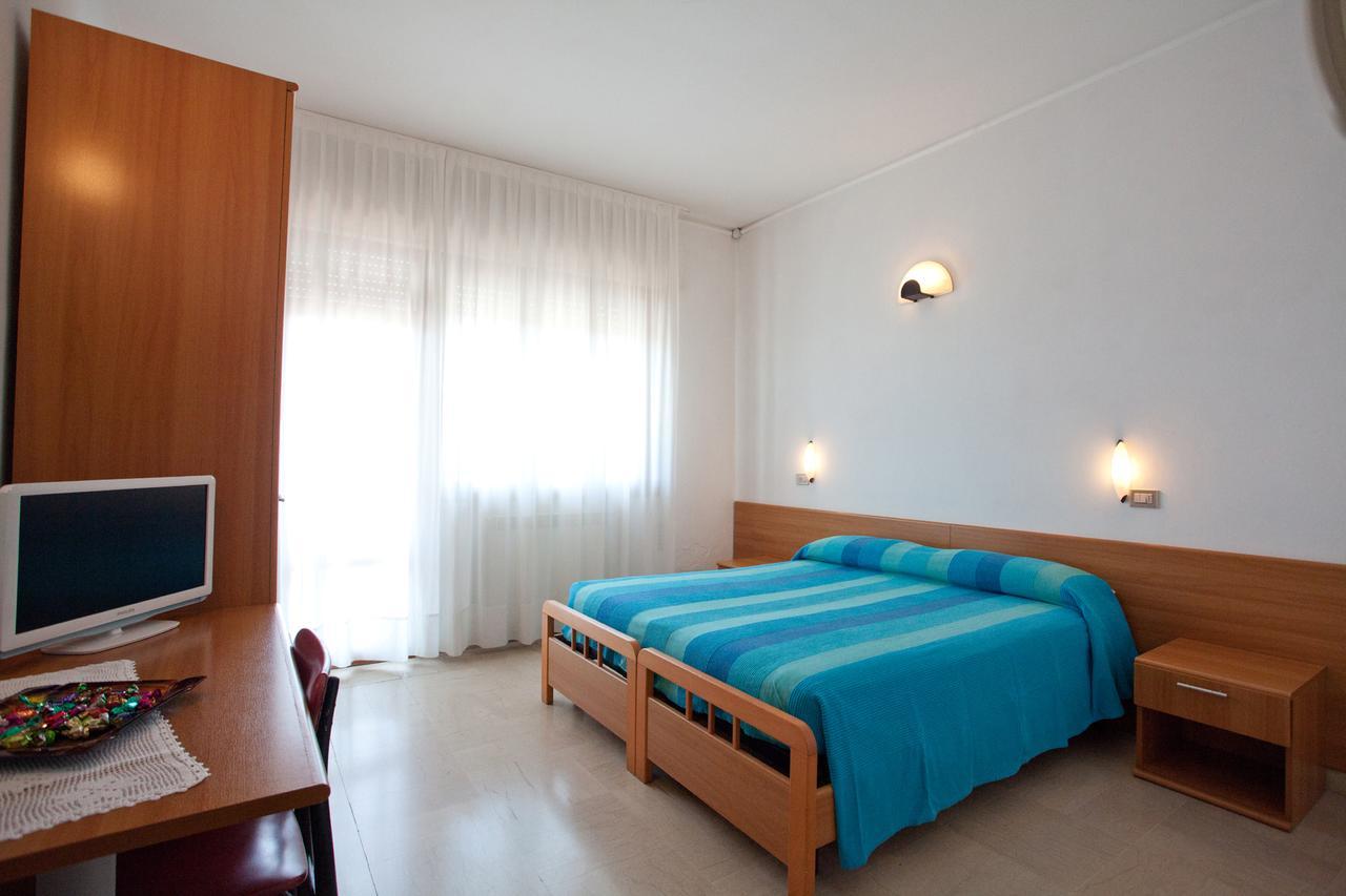 Hotel Caravel Sottomarina Exterior photo