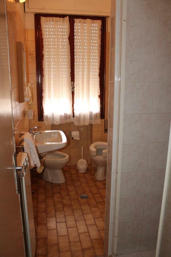 Hotel Caravel Sottomarina Exterior photo