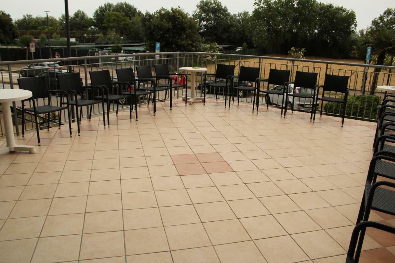 Hotel Caravel Sottomarina Exterior photo